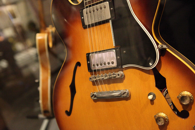 Photo：John Lee Hooker's Guitar By Sam Howzit