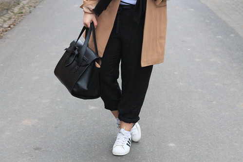 primark-outfit-look-style-fashionblog-modeblog-zara-hose-shirt-adidas-superstar-sneaker-mantel-beige-pimkie