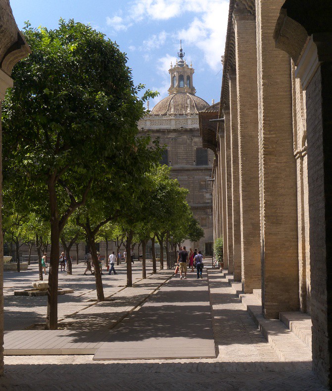 Vista desde el antiguo Corral de los Naranjos, en Sevilla. Autor, Jose Luis Filpo Cabano