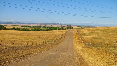 california blue usa brown color green yellow landscape nikon nikond70s land dslr distance sierrafoothills carterroad sanjoaquincounty grazinglands