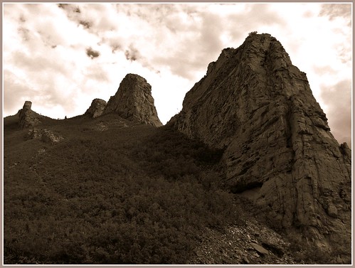 mountains sepia clouds rural colorado rockymountains volcanic enhanced dikes laveta spanishpeaks grology
