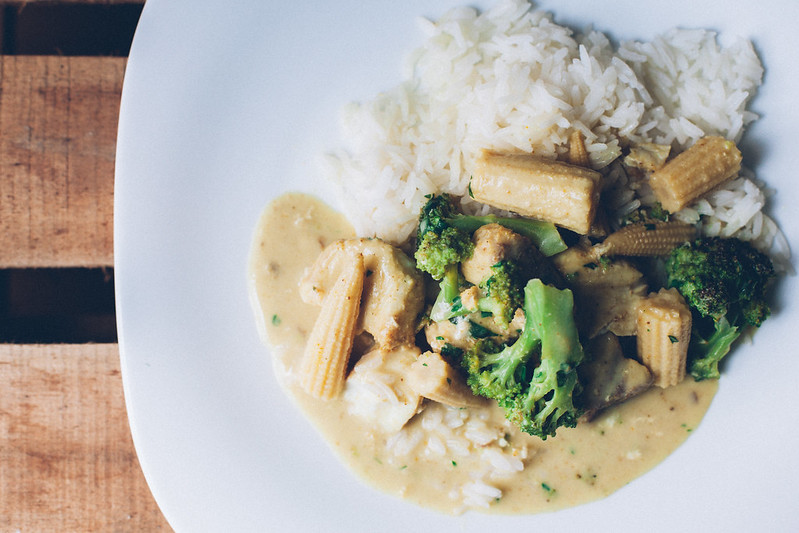 Peixe com Brócolis e Mini Milho ao Curry