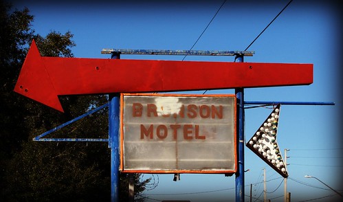 sky florida arrows smalltown bronson motels metalsigns vintagesigns plasticsigns vintagemotels