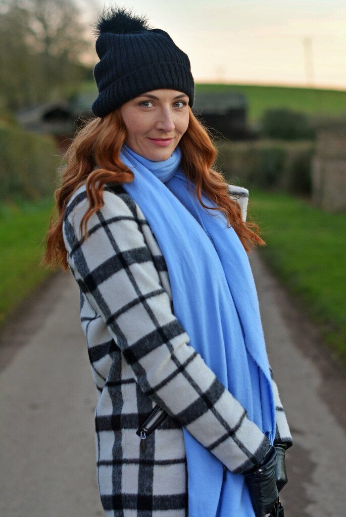Winter style: Black and white checked coat, blue scarf