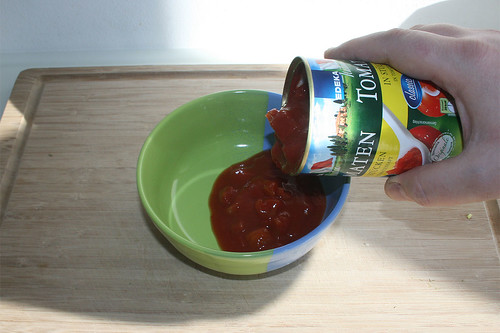 26 - Tomaten in Schüssel geben / Put tomatoes in bowl