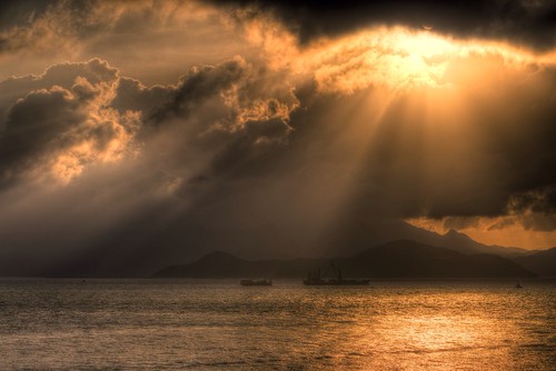 ocean travel light sunset hk storm water island hongkong day sunsets vista sunrays sunray lamma lammaisland lightrays lightray