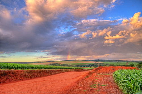 sunset pordosol sky minasgerais brasil arcoiris clouds landscape countryside rainbow gimp paisagem céu nuvens dirtroad sacramento rgb hdr estradadechão 7xp luminancehdr photomatixpro5