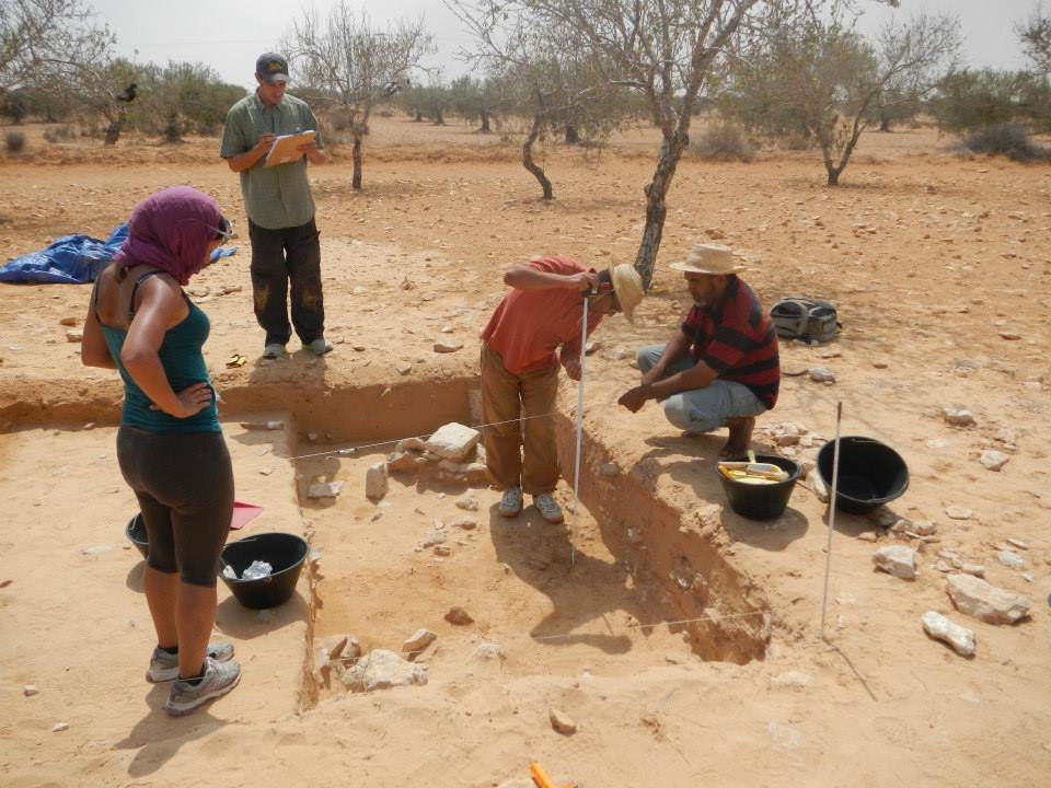 Excavators taking and recording measurements in one of the areas at the Zita excavaton site. Credit: Zita Project on the Archaeology, Anthropology and Ethnography of Southern Tunisia