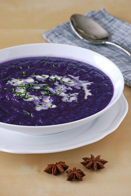 Red cabbage cream soup