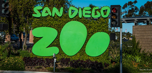 sign logo zoo trafficlight nikon sandiego cropped vignetting sandiegozoo 2014 redarrow d600 sandiegocalifornia sandiegocalif tedmcgrath tedsphotos nikonfx d600fx