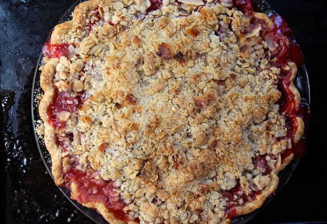 Strawberry Rhubarb Crumble Pie