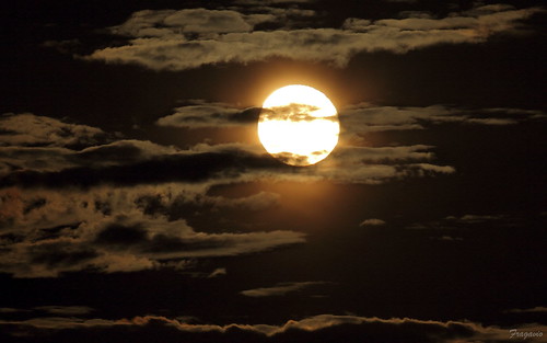 moon clouds luna sicily augusta sicilia francesco nubi gavioli 2013 fragavio canoneos600d tamrona005sp70300mmf456divcusd manfrotto7322yb