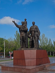 Victory monument statues
