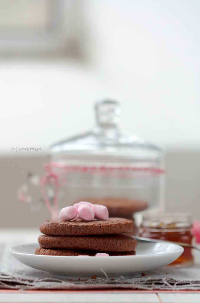 chocolate cardamom biscuit