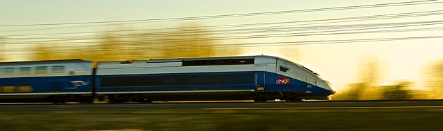 Photo filee d'un TGV avec un nikon D7000