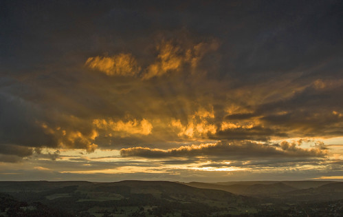 sunset landscape day cloudy heather derbyshire peakdistrict surpriseview goldenhour crepuscularrays darkpeak moorland hopevalley minoltaamount britnatparks