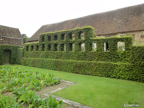 france jardin cher plantation notre dame charme parterre création médiéval prieuré dorsan monastique