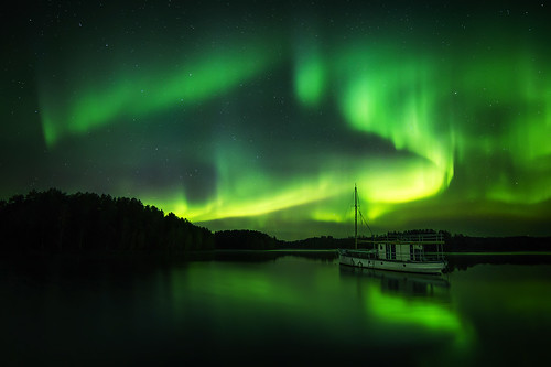 lake reflection night finland lights boat bright aurora northern borealis lappajärvi