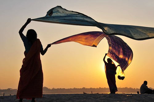 world sunset india composition colours ngc sari soe ganga reportage ganges allahabad gange goodcomposition kumbhmela kumbamela induism incredibleindia sacredbath dryingsaris