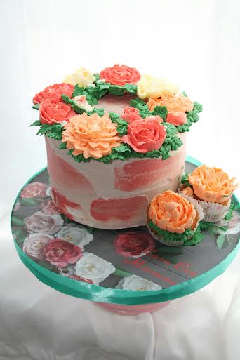 Pretty Floral Cake by Dominika Grochola of DomiCakesArt