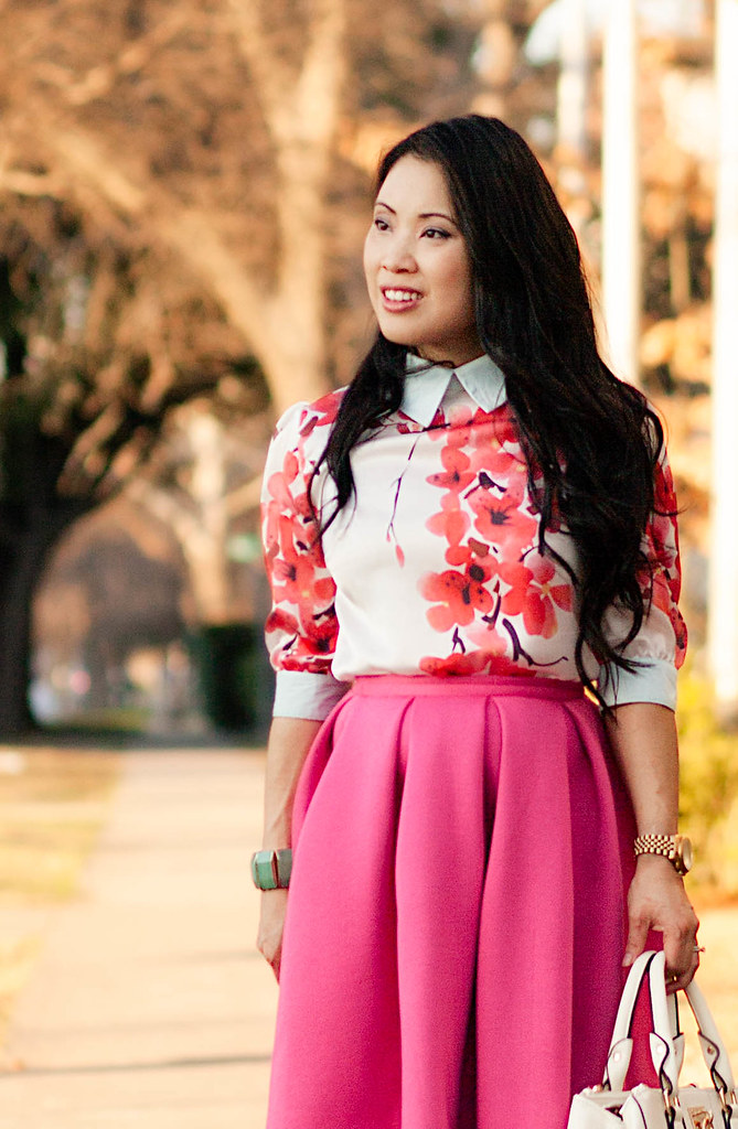 https://cuteandlittle.com | petite fashion blog | pink midi skirt, floral blouse, shoedazzle fuchsia pink darlene pumps | outfit