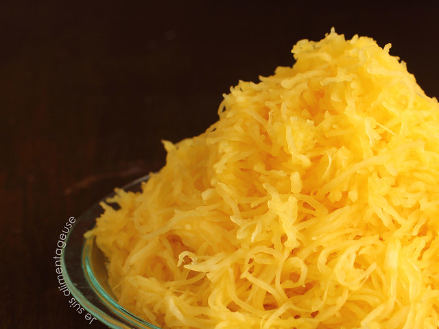 How To Roast Spaghetti Squash - super easy, and surprisingly filling! Use it just like pasta, except its a veggie!! #vegan #glutenfree 