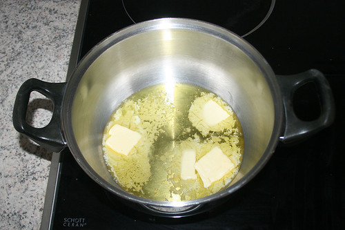 34 - Rest Butter in Topf zerlassen / Melt remaining butter in pot