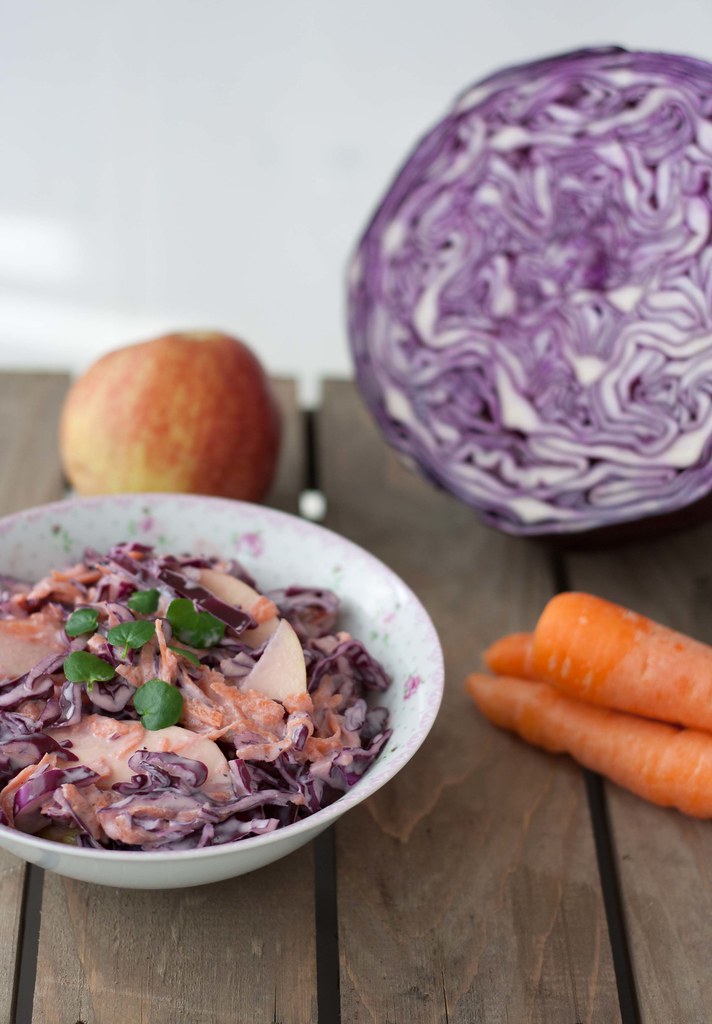 Recipe for Homemade Coleslaw with Red Cabbage and Apples