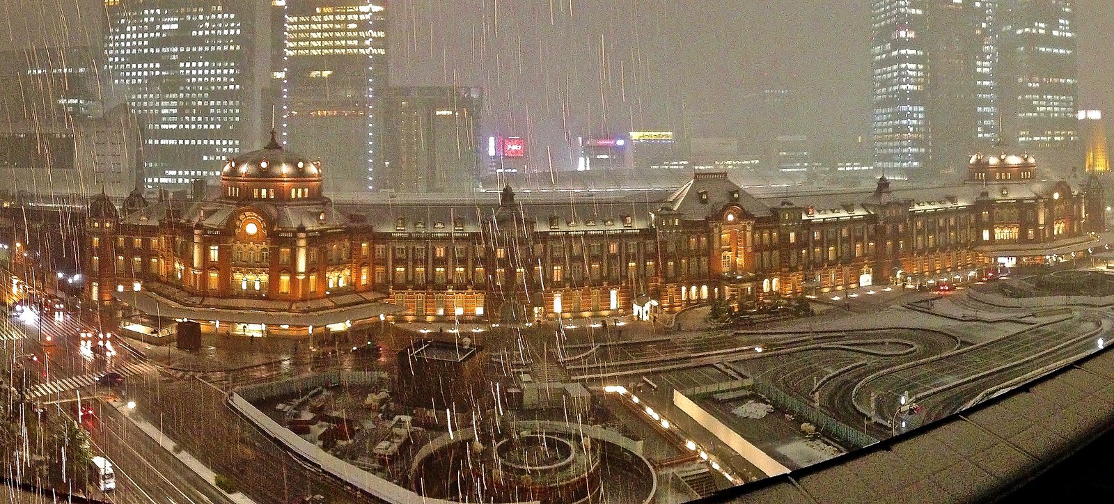 Tokyo Station panorama shot in the snow