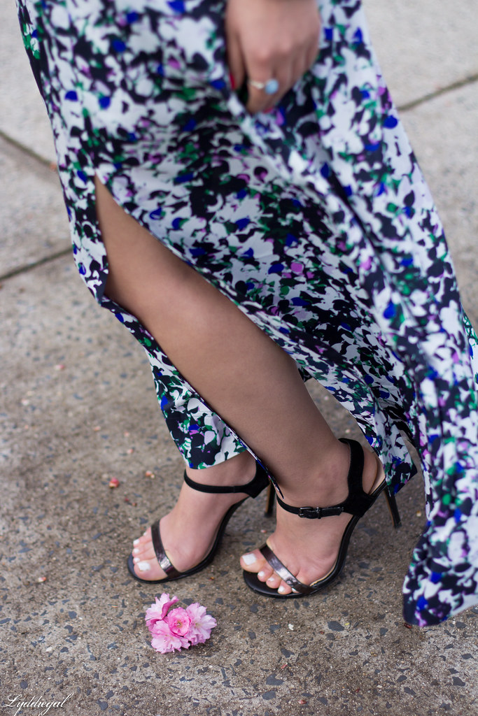 floral maxi dress, scalloped edge clutch, black sandals-9.jpg