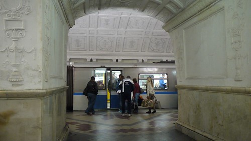 P1020412 Russie, Moscou, l'accès au train dans la station de métro Belorusskaya sur la ligne 5