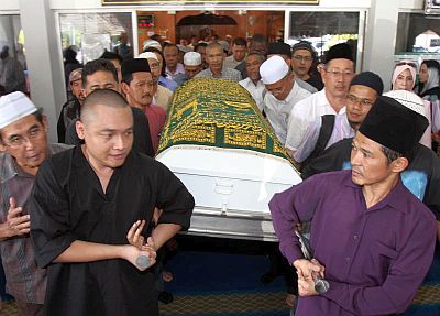 Jenazah Azean Irdawaty Selamat Dikebumikan