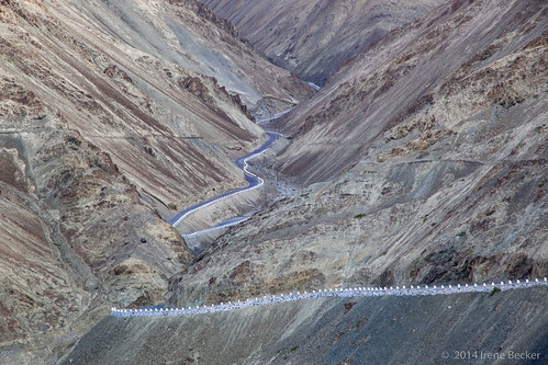 road india mountain rural countryside desert outdoor himalaya ladakh imagesofindia northindia jammukashmir ladakhi littletibet incredibleindia indianimages thelastshangrila temisgam themoonland themisangvalley
