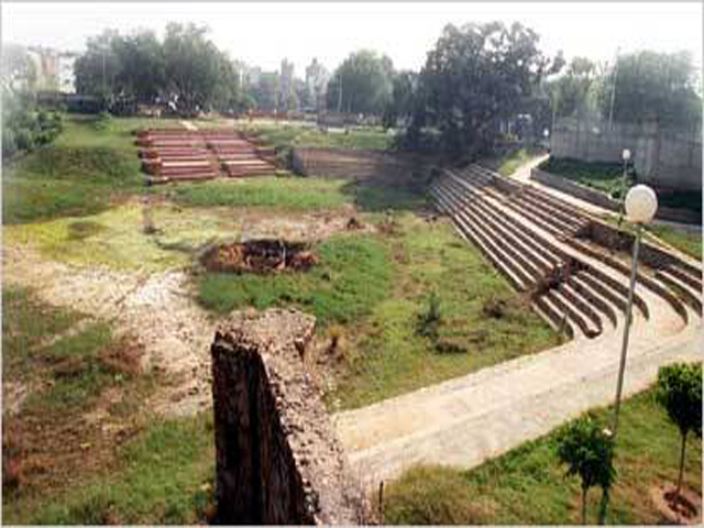 दिल्ली के सूखे तालाब