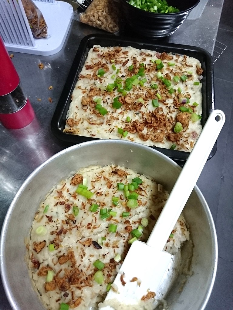 How to make chinese radish cake or turnip cake (lor bak gou ...