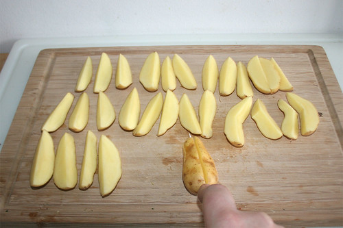 42 - Kartoffeln vierteln / Quarter potatoes