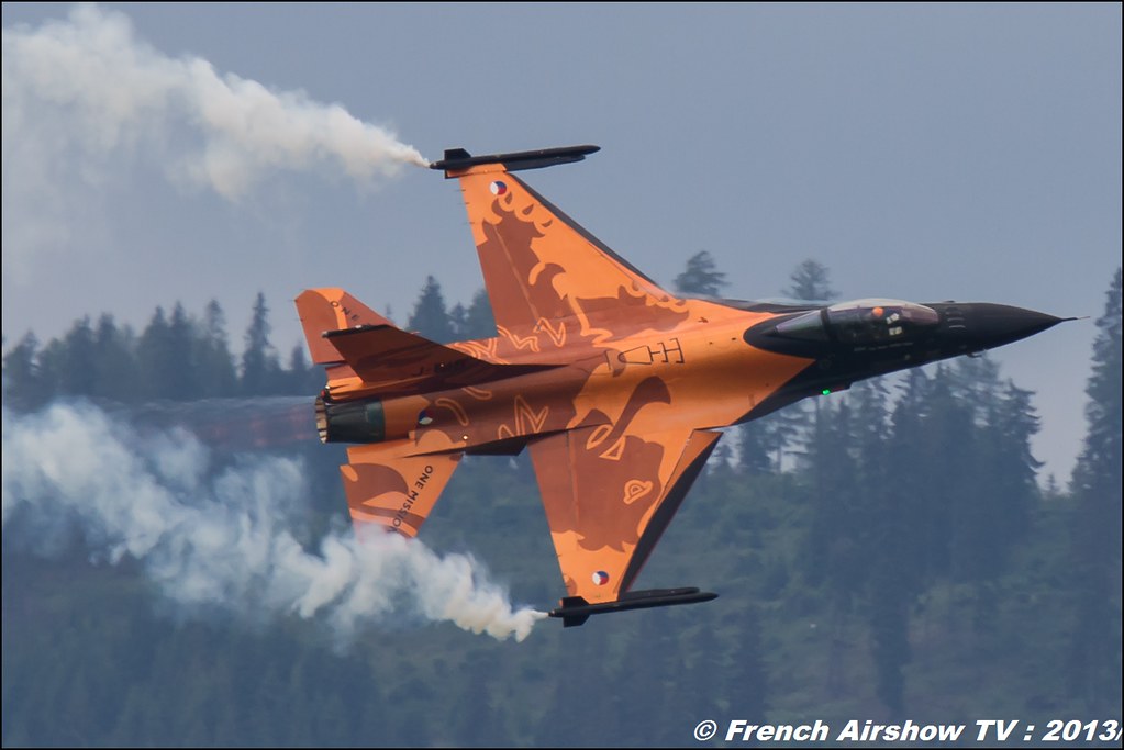 F-16 Royal Netherlands Airforce Display at AIRPOWER 2013