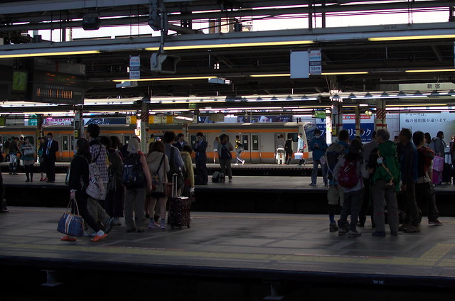 Tokyo Train Story 中央線 新宿駅にて 2014年5月11日