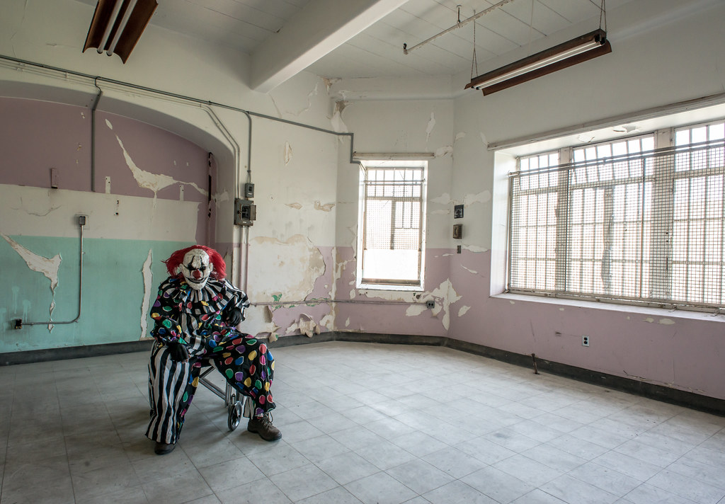Психиатрическая больница троицк. Психиатрическая больница Владивосток 2024. Психиатрическая больница внутри. Психиатрическая больница изнутри.