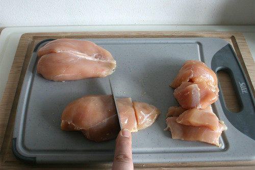 21 - Hähnchenbrust zerteilen / Cut chicken breast