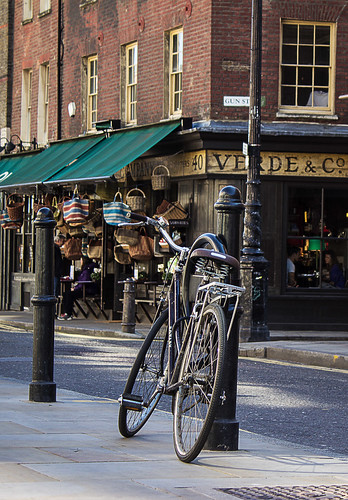 Bicicleta de estilo antiguo en London Street