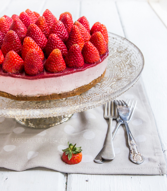Strawberry Cheesecake (with Speculoos Crust)