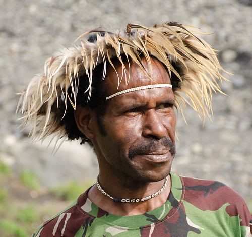 indonesia papua portrait wamena headdress feather baliem baliemvalley
