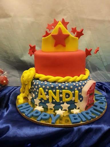 Wonderwoman Themed Cake by Zarah Mateo