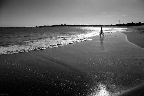 mer france beach blackwhite noiretblanc pentax vague plage personne écume vendée personnage paysdelaloire latranchesurmer côtedelumière