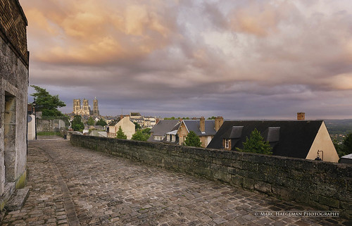 laon aisne cathedral cobblestones oldfrance picturesque eveningmood sunset evening france europe clouds nikond600 marchaegemanphotography outdoor cityscape nikkor1635mmf4