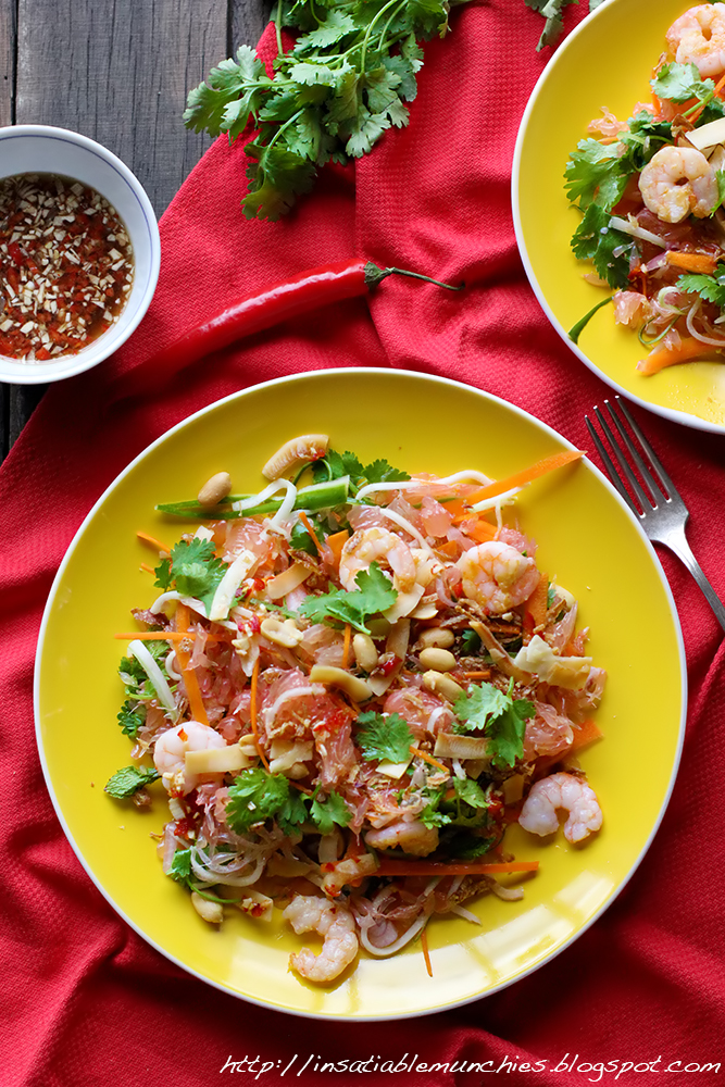 Pomelo salad, with chunks of pomelo, tasty shrimp, coriander, cucumber and carrot, mixed into a refreshing salad