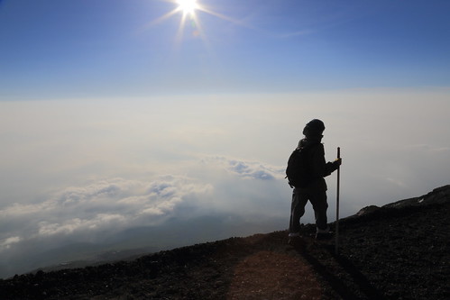 above morning sun japan clouds sunrise climb fuji mt tyler mount climbing summit sparks