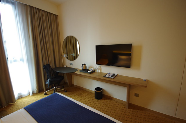 work desk and tv - holiday inn express singapore orchard road