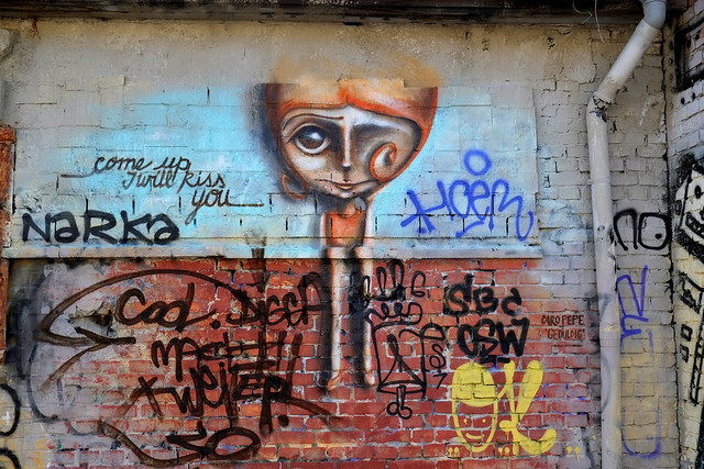 streetart | caro pepe "geduldig" | berlin . raw . friedrichshain